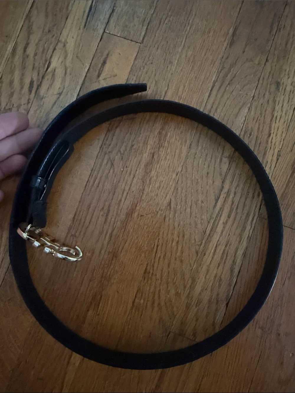 Salvatore Ferragamo Black Leather Gold Tone Buckle. Size M.❤️